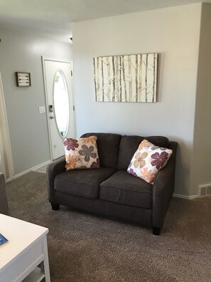 Fireplace, DVD player, foosball, table tennis - The Good Life (Cedar City)