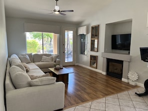 Smart TV, fireplace