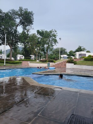 Pool - very comfy like your own house. (Nejapa)