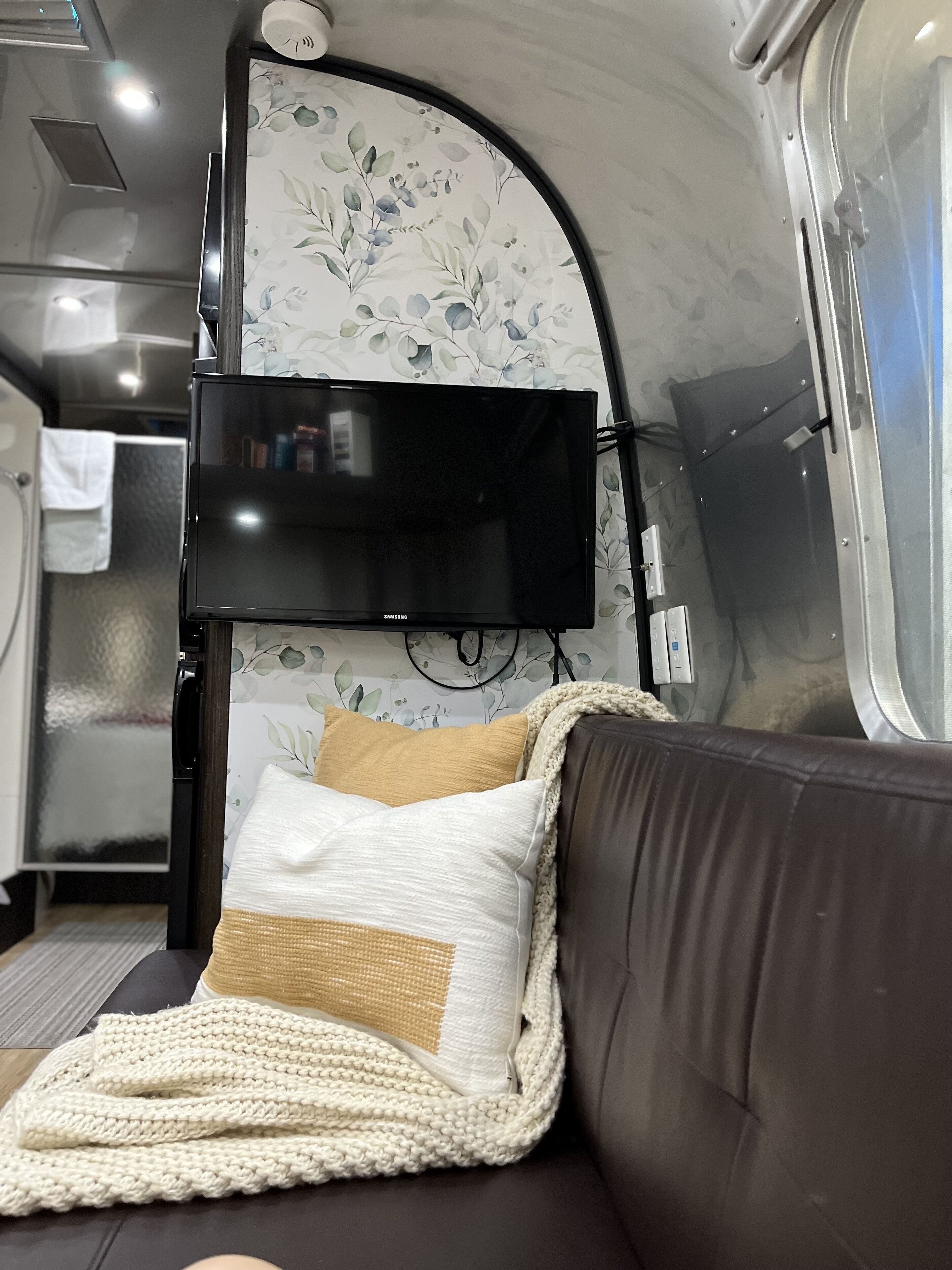 Airstream Oasis with Cowboy Pool in Barton Hills
