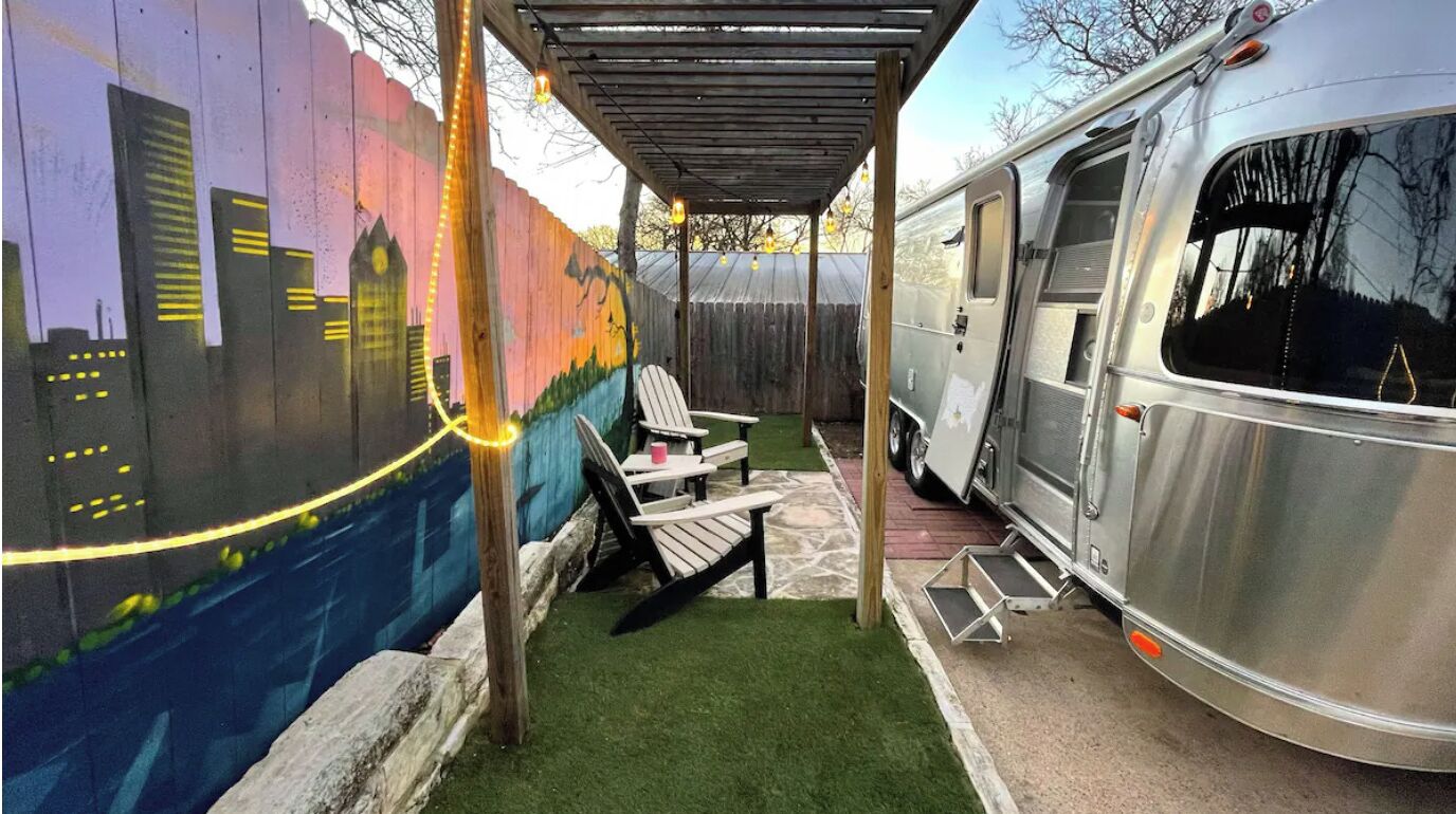 Airstream Oasis with Cowboy Pool in Barton Hills
