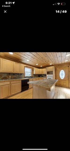 Unclassified image, 3 of 7, button