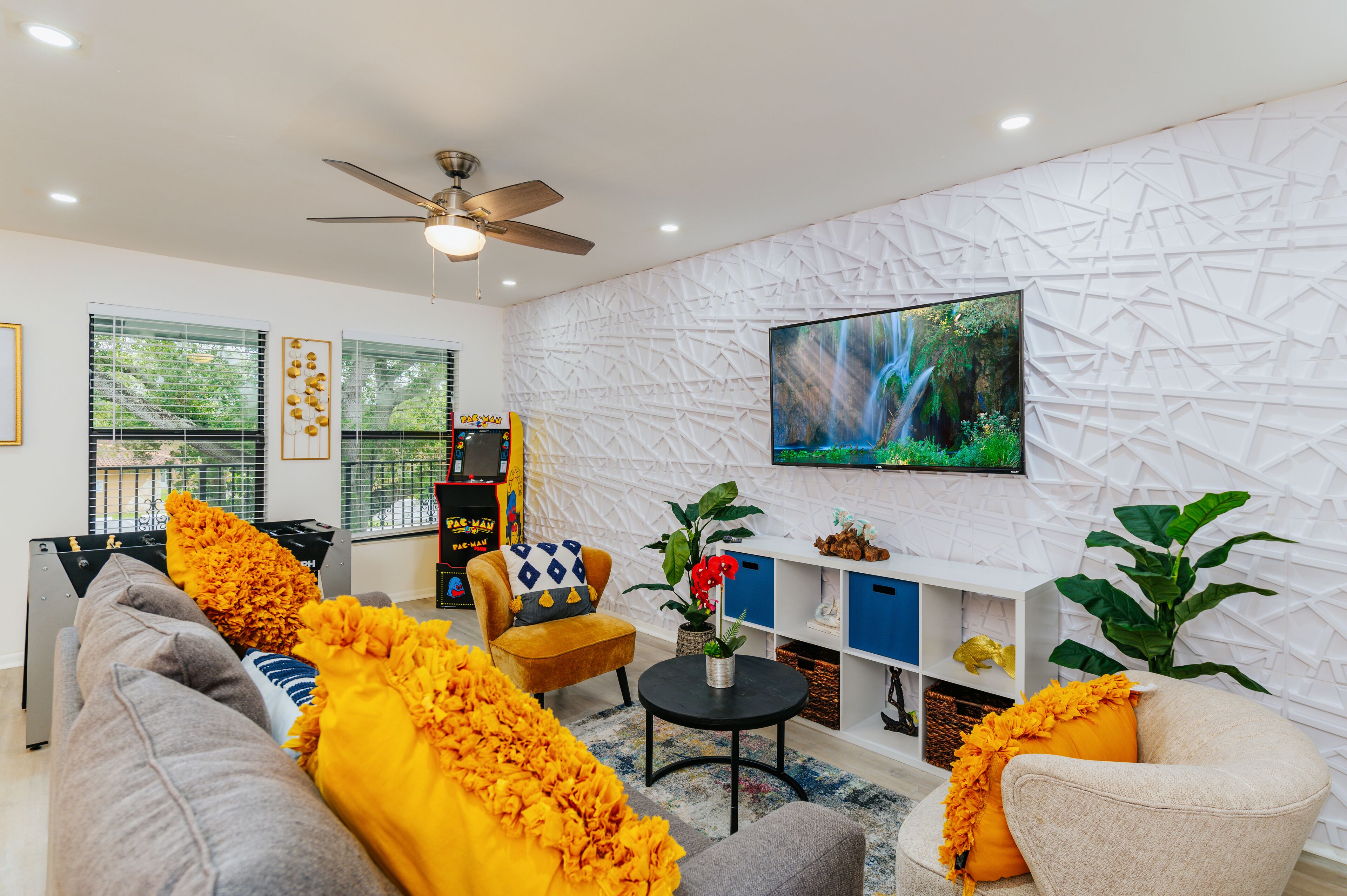 Modern APT - Close to beach, a neighborhood dock & Downtown and has Free Parking