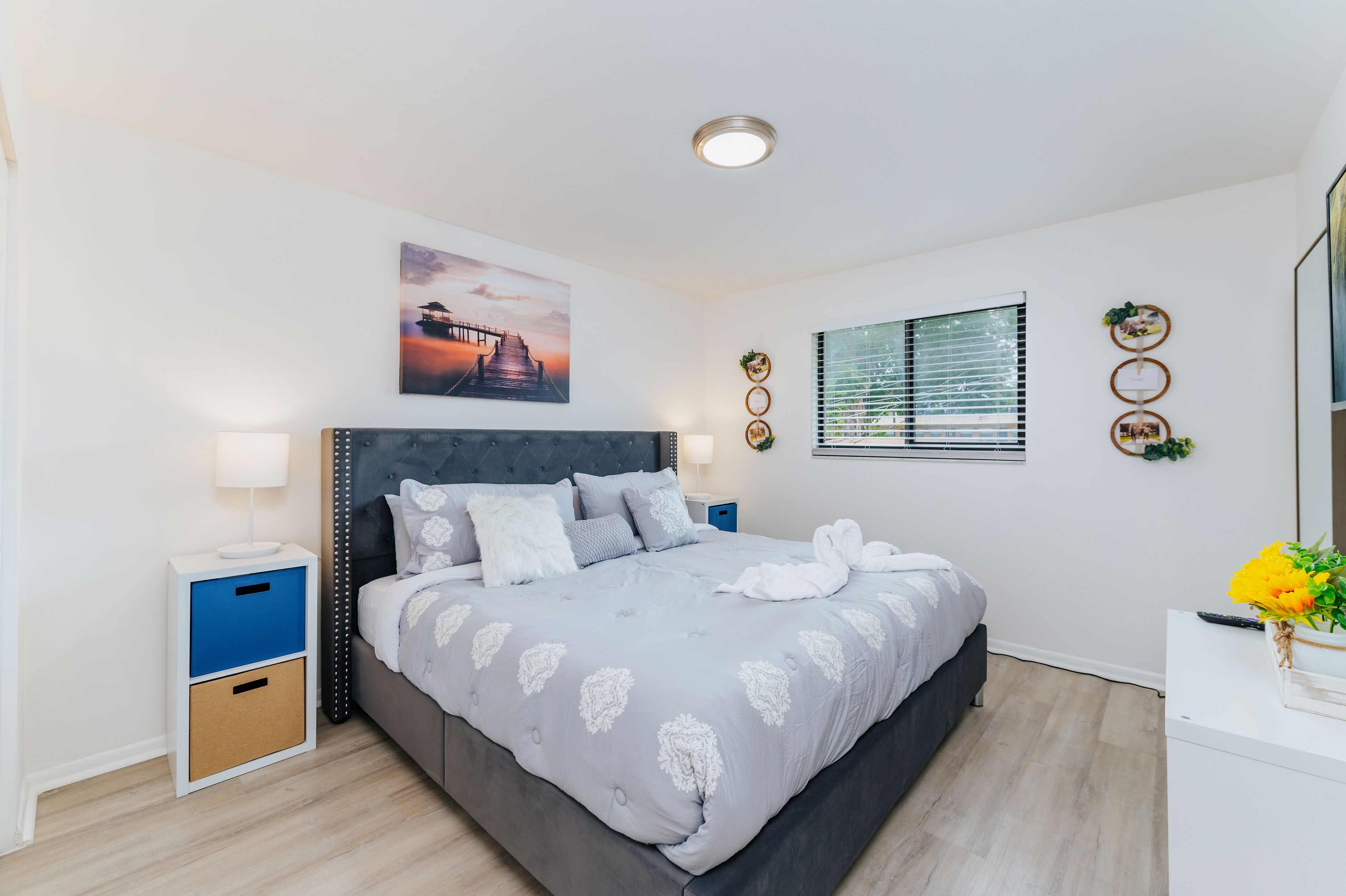 Modern APT - Close to beach, a neighborhood dock & Downtown and has Free Parking