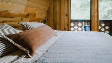 3 bedrooms, desk, travel crib, WiFi (free)