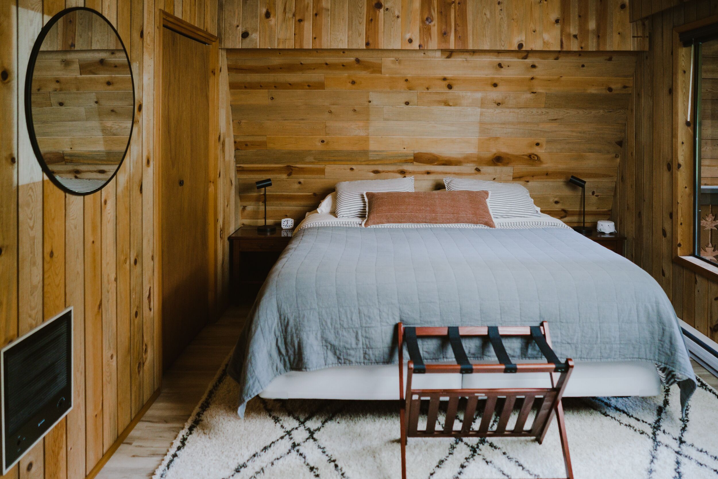 Camp North Fork - dog friendly, WiFi, King bed