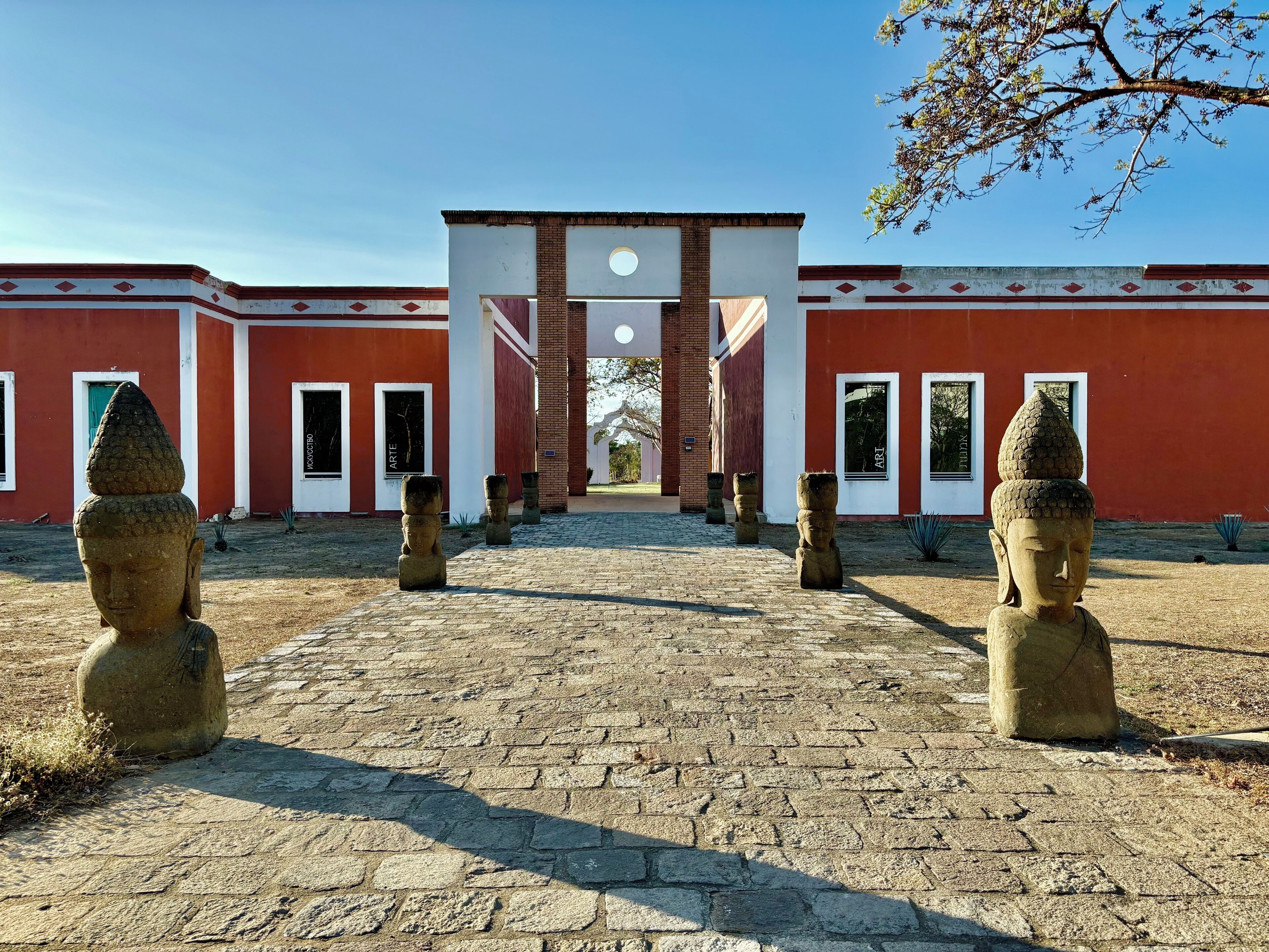 Entrada de la propiedad