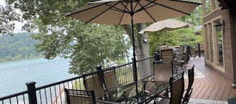 Sunset Dreams Norris Lake Front house/Deerfield Resort-sleeps 14/hot tub/slip