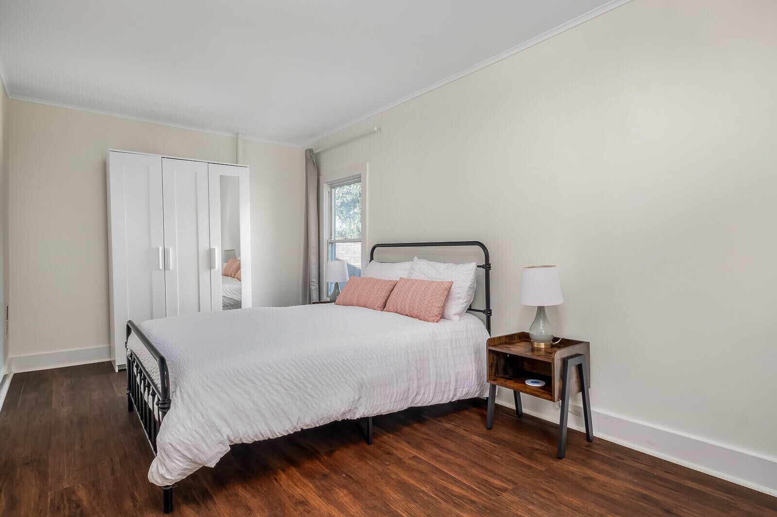 3bd 2ba Townhouse. Walkable to College and walking paths. Longer stays welcome