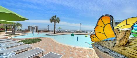 Alberca al aire libre y alberca climatizada