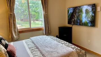 3 bedrooms, iron/ironing board, free WiFi, bed sheets