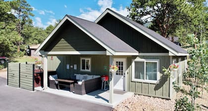 House in Forest Setting Near RMNP with Hot Tub and Mountain Coaster Passes