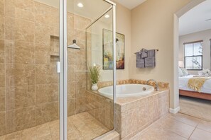Combined shower/tub, hair dryer, towels - Serenity Town House! Heated Pool, Gym! 2 King Beds! 1 Dog Friendly! (Chandler)