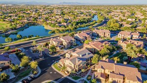 A residential area with houses, a lake, and a road. - Serenity Town House! Heated Pool, Gym! 2 King Beds! 1 Dog Friendly! (Chandler)