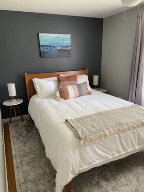 2 bedrooms, WiFi, bed sheets - Steps to the River (Pulaski)