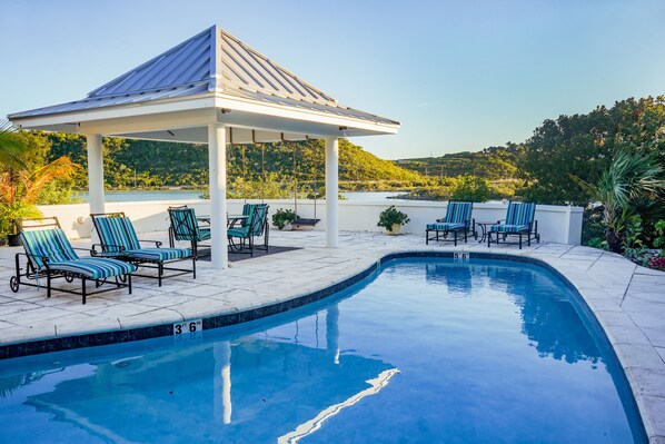 Pool - Affordable waterfront 1 bedroom apartment (Providenciales)