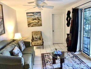 Living area - Affordable waterfront 1 bedroom apartment (Providenciales)