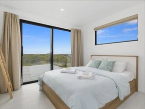 5 bedrooms, free WiFi, bed sheets