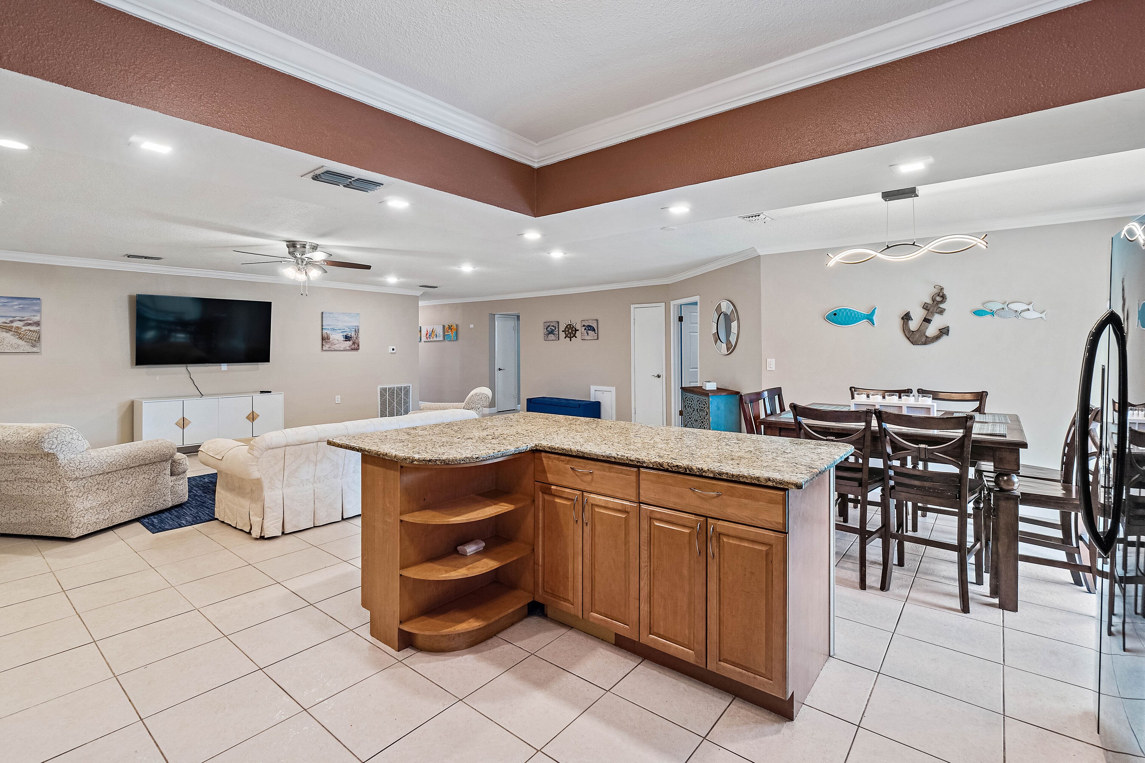 Centralized location spacious house for 10+ people (50th Ave N)