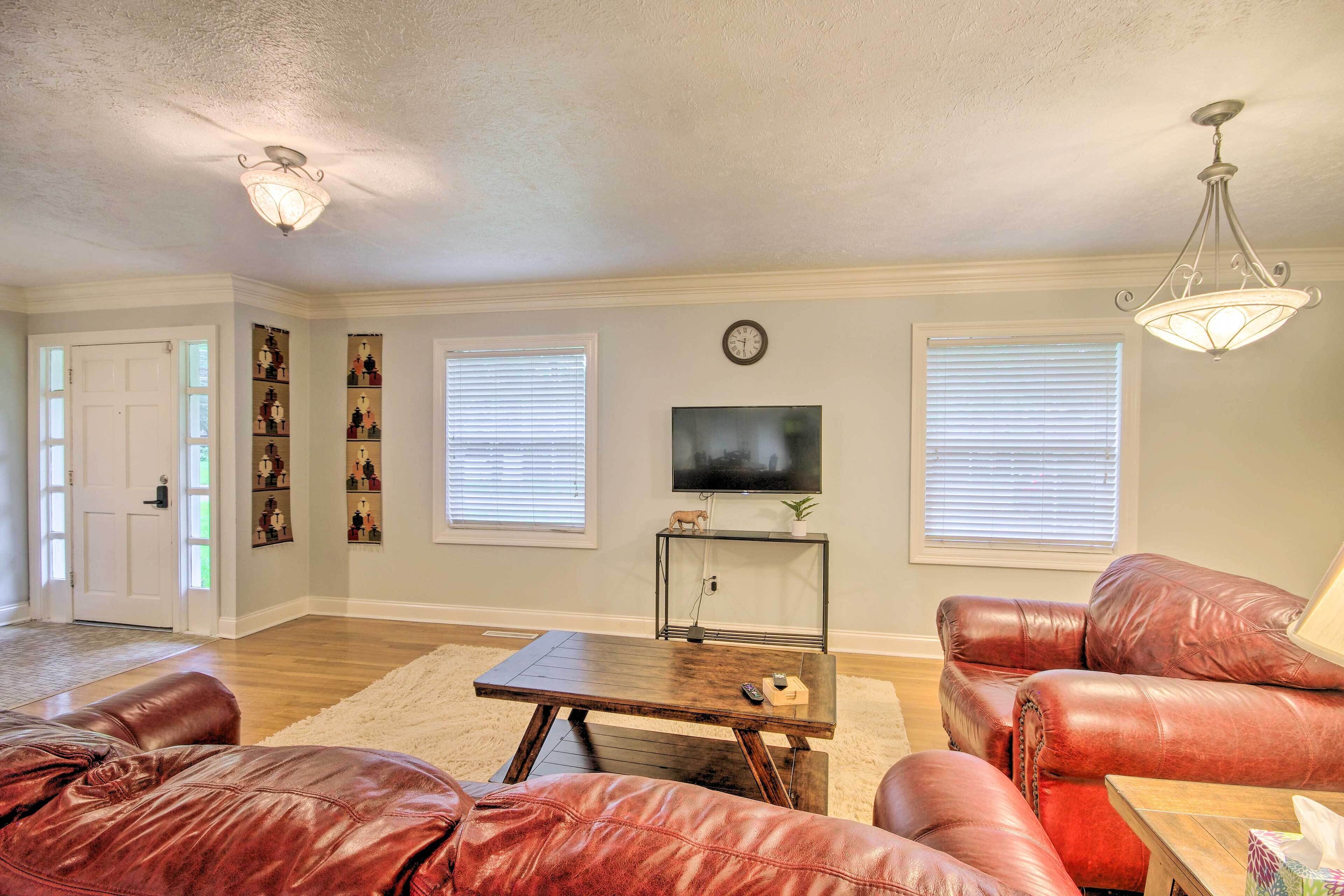 Modern Jackson Home w/ Yard ~ 8 Mi to Dtwn!