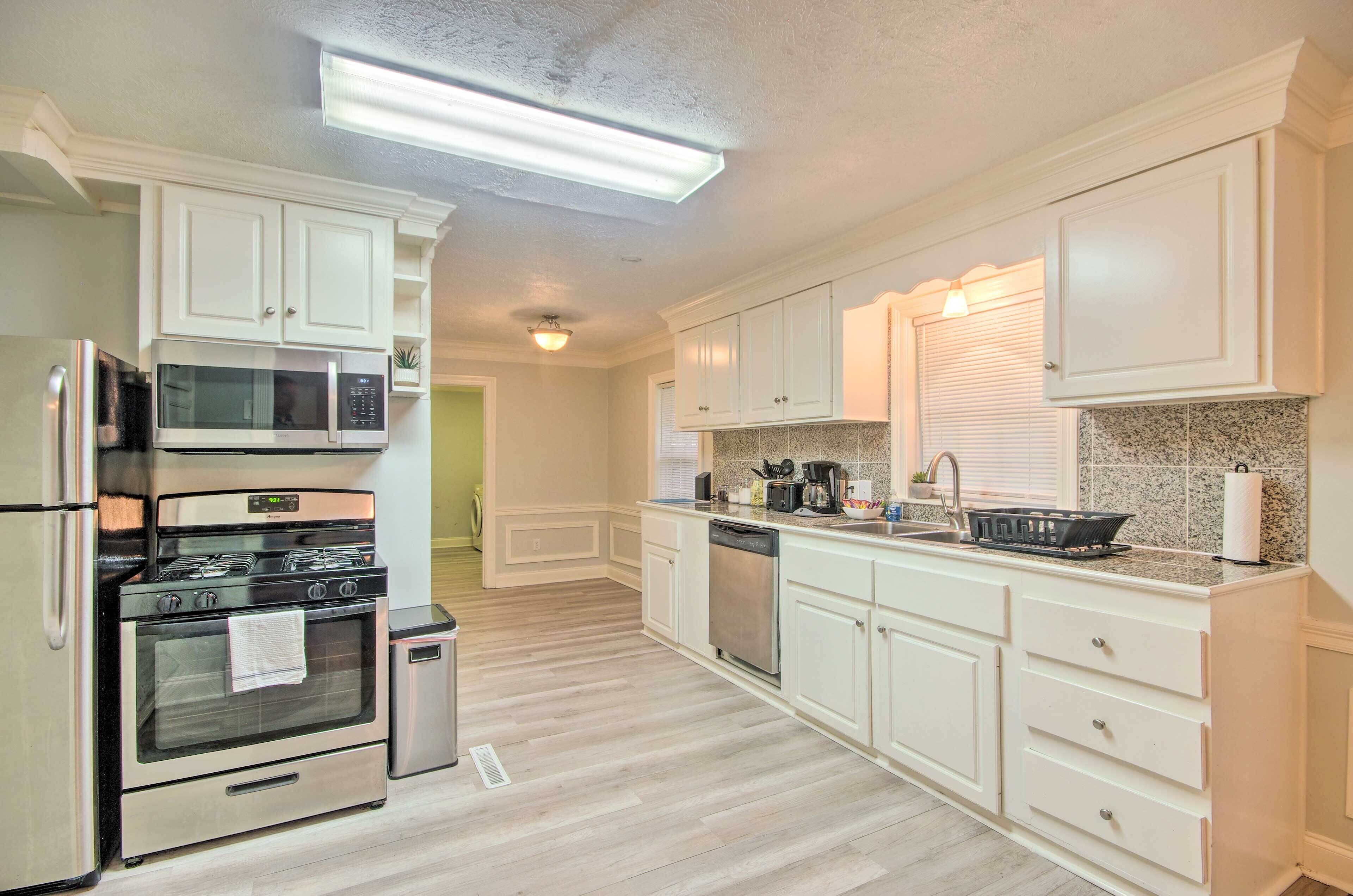 Modern Jackson Home w/ Yard ~ 8 Mi to Dtwn!