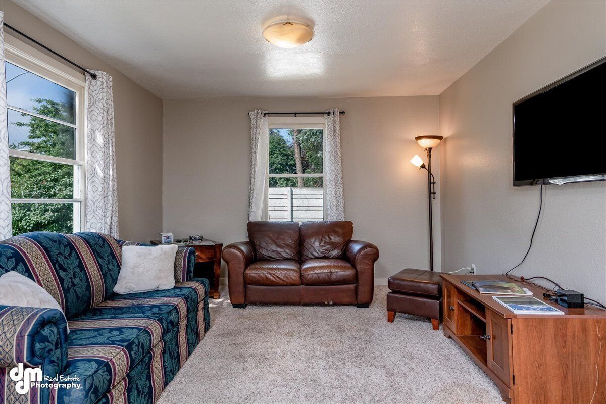 1940s Historic Two-story Downtown Cottage