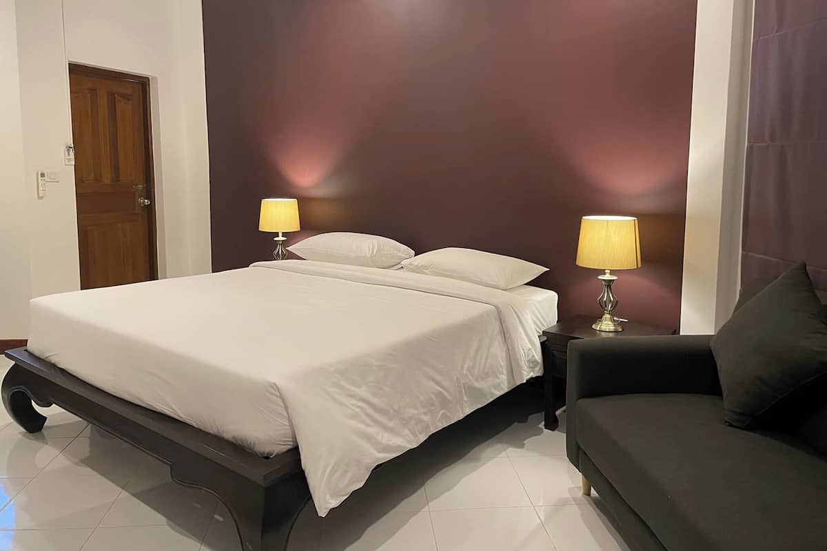 Family Suite, 2 Bedrooms, Non Smoking, Garden View | 1 bedroom, in-room safe, individually decorated, individually furnished