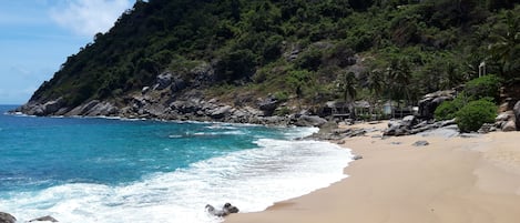 Beach nearby, white sand, free beach shuttle, sun-loungers
