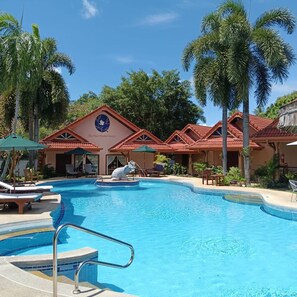 Outdoor pool, pool umbrellas, sun loungers - The Pace Phuket Resort (Rawai)