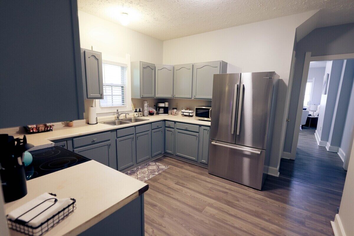 *Vintage Charm*Modern 2BR Townhome *Near Downtown