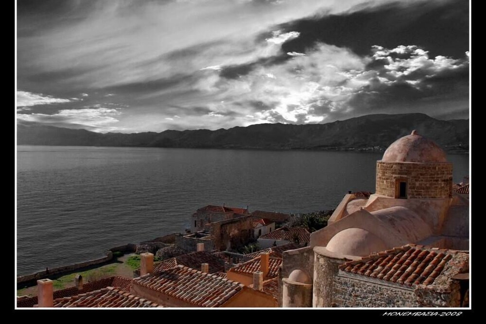 a quiet little Greek village with a classic cottage 15 minutes from monemvasias