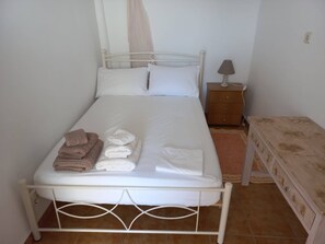 2 bedrooms, iron/ironing board, free WiFi