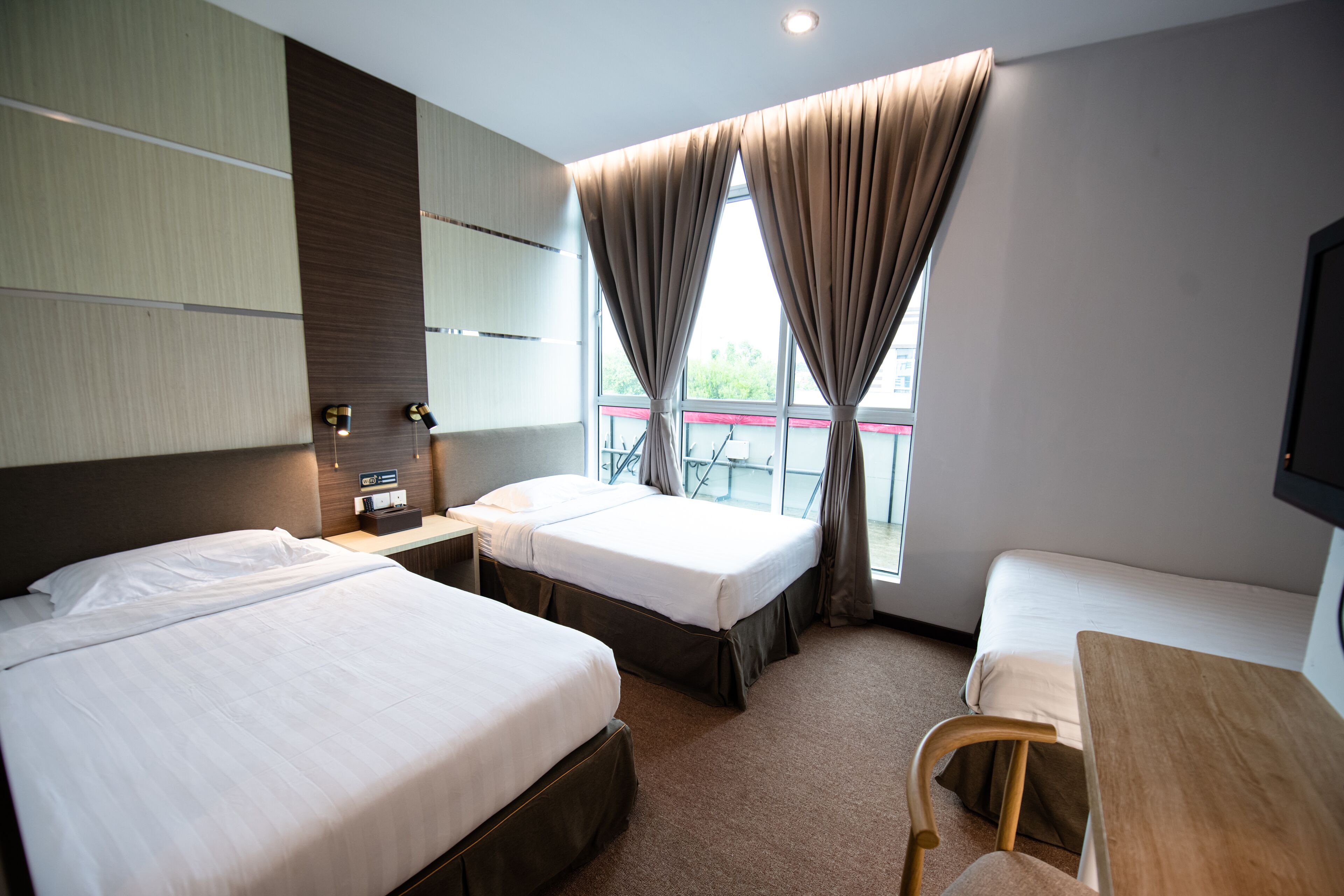 superior suite | free wifi, bed sheets