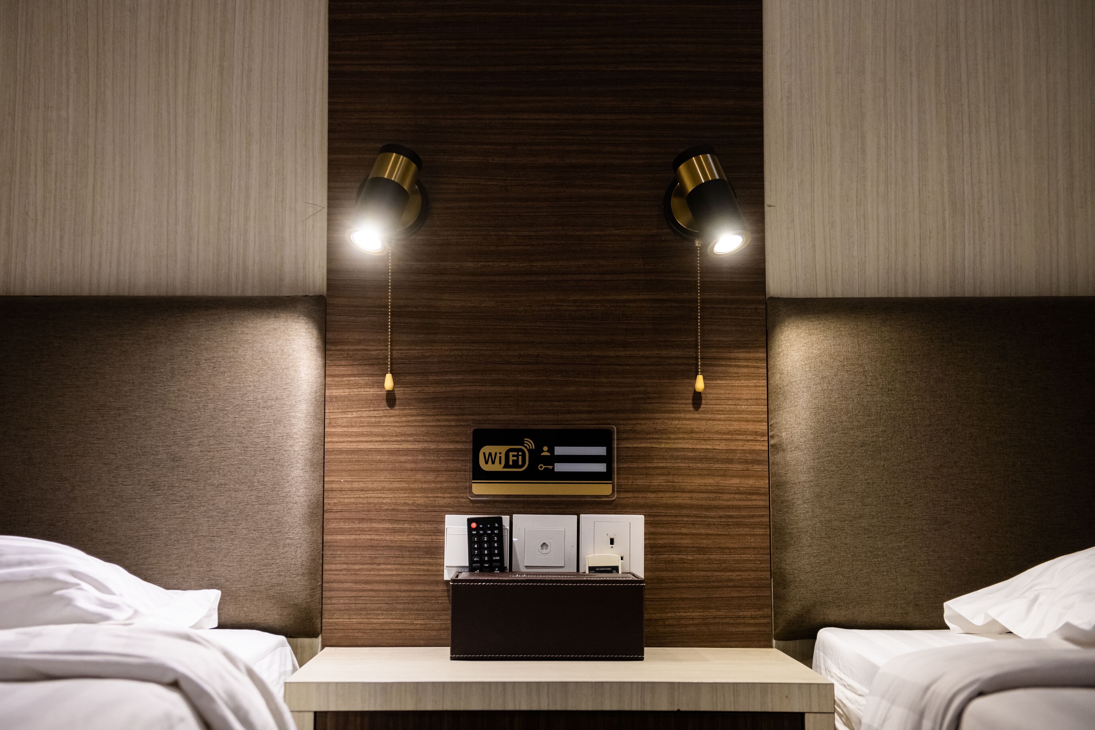 deluxe twin room | free wifi, bed sheets