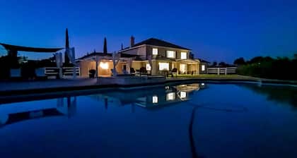 Resort Style Ranch/infinity pool for family