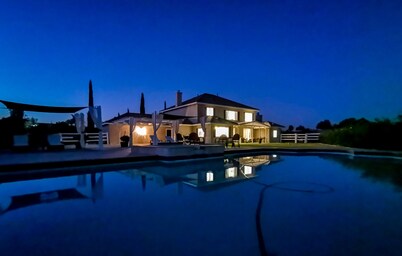 Resort Style Ranch/infinity pool for family