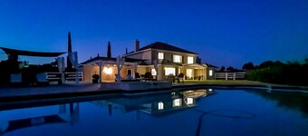 Resort Style Ranch/infinity pool for family