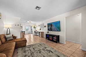 TV connectée, cheminée, jeux vidéo