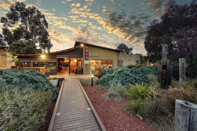 NOT available!!!!!
est 3 bedroom Island Villa with Pools and Spa