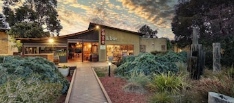 NOT available!!!!!
est 3 bedroom Island Villa with Pools and Spa