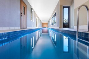 Indoor pool, outdoor pool - NOT available!!!!!
est 3 bedroom Island Villa with Pools and Spa (Cowes)