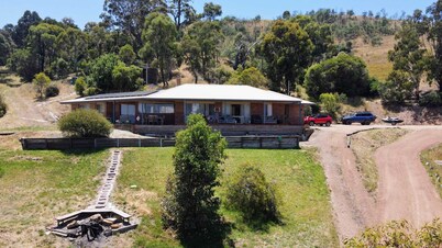 Sustainable retreat on 20 acres of lake hillside