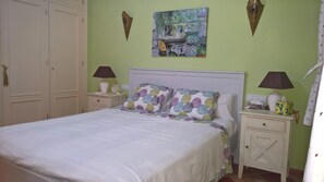 2 bedrooms, iron/ironing board, WiFi, bed sheets - Calapanizo "A Paradise". (Cala Panizo)