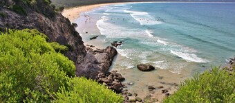 Pambula Beach Holiday Retreat - 2 Queen bedrooms,  12pm checkout