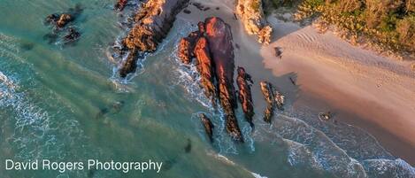 Plage à proximité, chaises longues