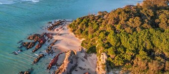 Pambula Beach Holiday Retreat - 2 Queen bedrooms,  12pm checkout