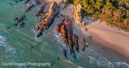 Pambula Beach Holiday Retreat - 2 Queen bedrooms, 12pm checkout