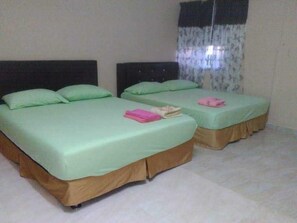 Quarto família, banheiro compartilhado | Roupa de cama