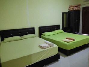 Quarto família, banheiro compartilhado | Roupa de cama