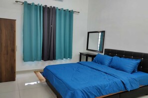 Room, 4 Bedrooms | Free WiFi, bed sheets
